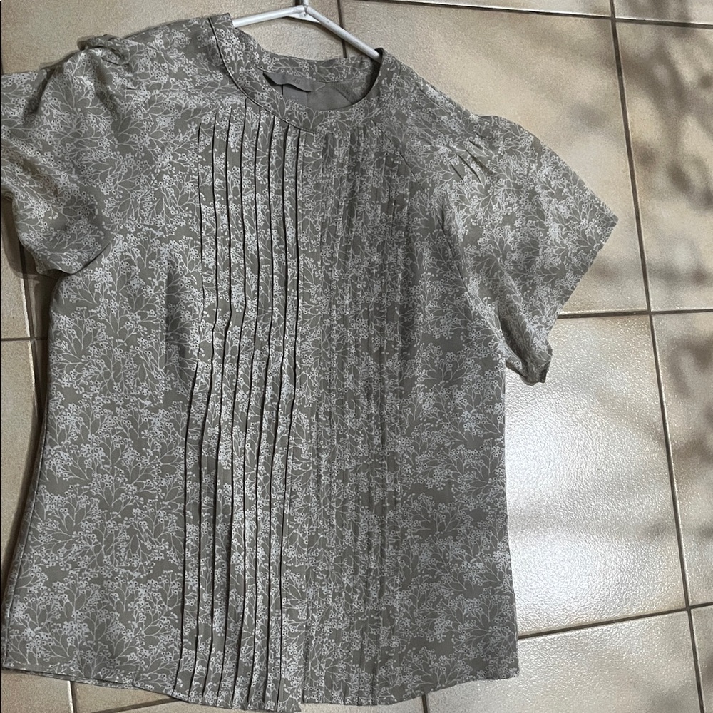 H&M Gray and White Floral Blouse
